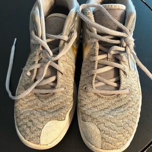 Nike KD basketball shoes. Good condition.